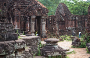 Chất liệu đá trong kiến trúc Chăm Pa tại Khu đền tháp Mỹ Sơn – Dấu ấn bền vững của nghệ thuật và tín ngưỡng