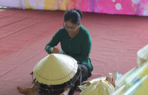 Trải nghiệm làm gốm, chằm nón lá và dệt thổ cẩm truyền thống tại Khu đền tháp Mỹ Sơn